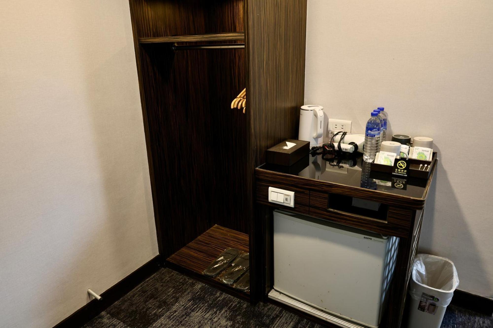 Hub Hotel - Zhongshan Branch Taipei Exterior foto
